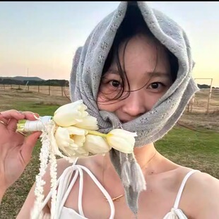 2025秋韩版ins纯色羊毛镂空钩花针织装饰三角小围巾披肩两用围脖