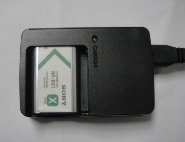 索尼HX300 HX400 H400 GWP88E CX240E PJ240E 相机充电器NP-BX1