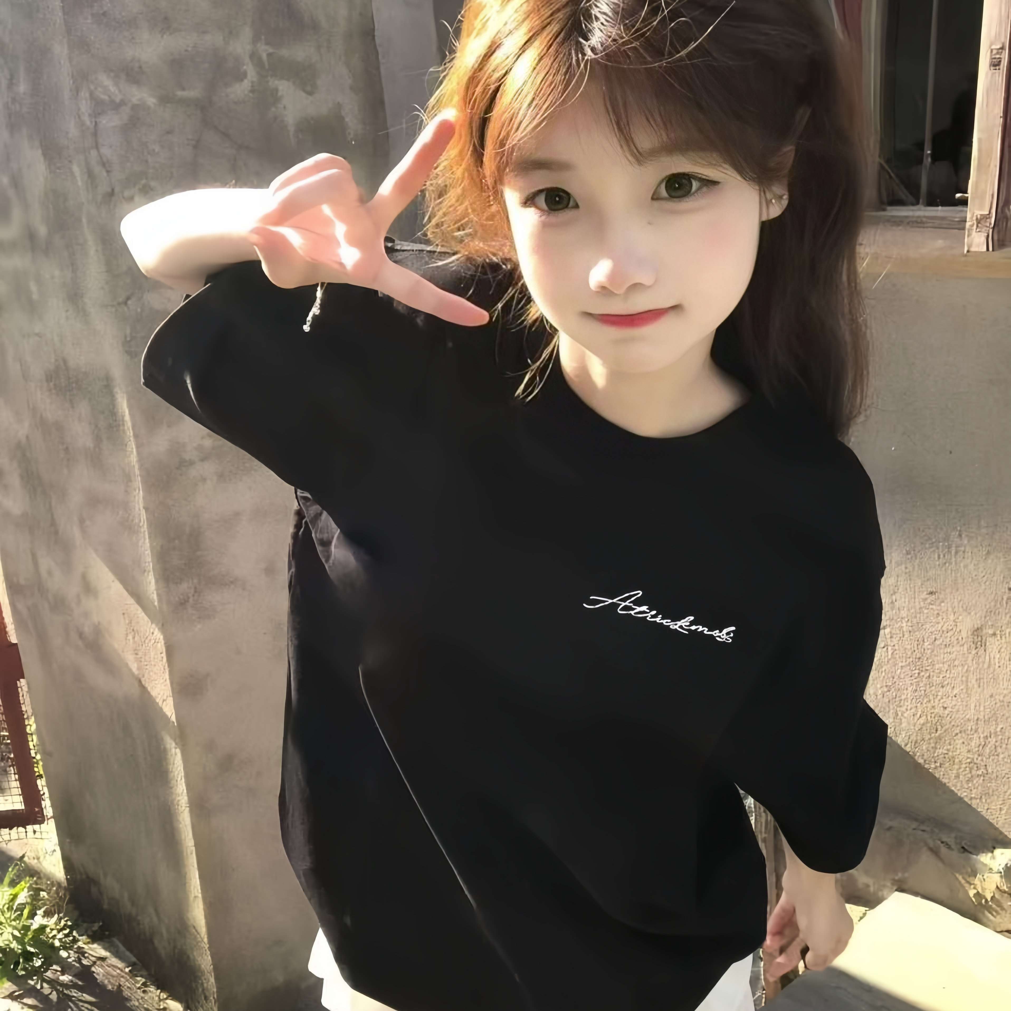 黑色百搭圆领短袖T恤女大