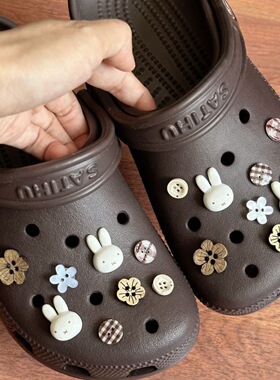 原创棕色花朵纽扣米菲可爱兔子卡通洞洞鞋鞋花crocs鞋扣配饰儿童