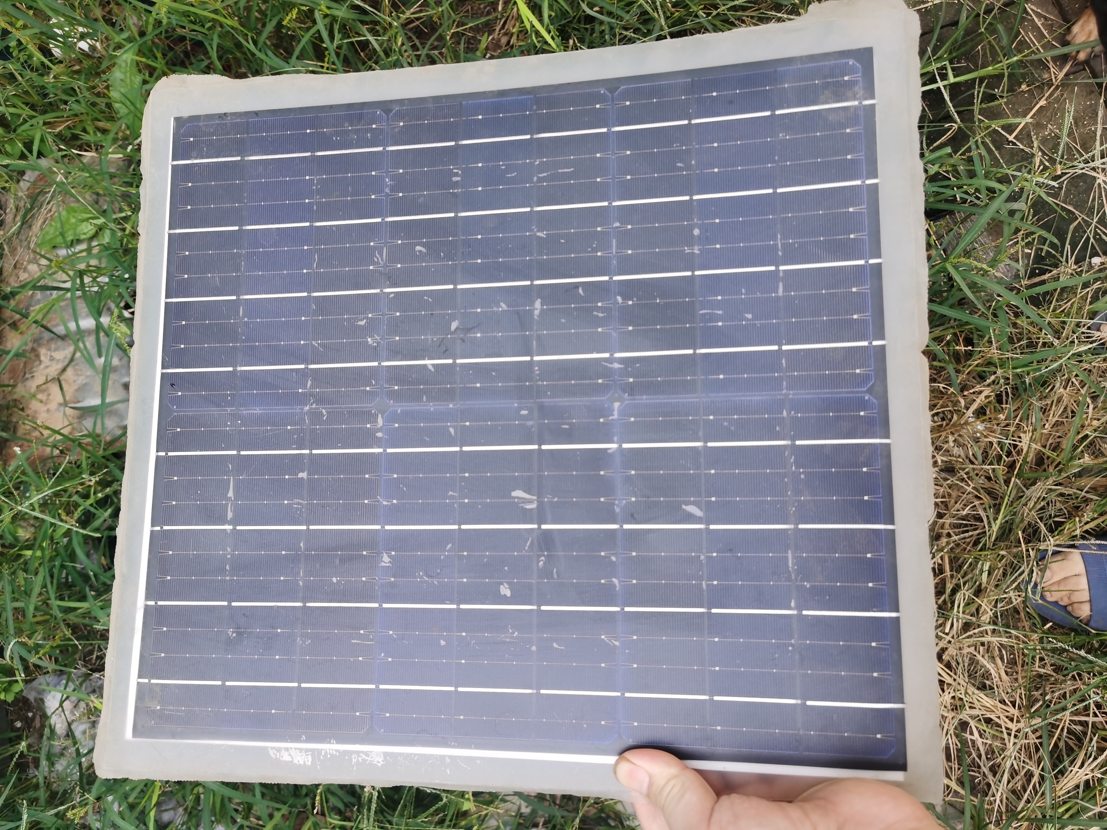 12v太阳能电池板半成瑕疵品大约15瓦功率加稳压模块可充手机diy