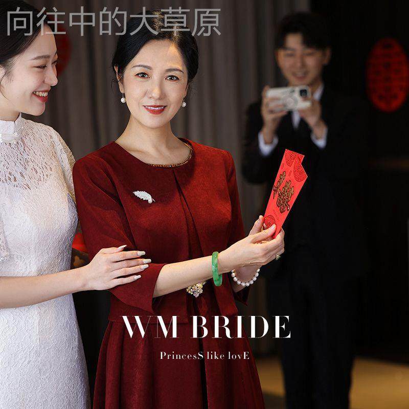 新品喜妈妈婚宴礼服高端轻奢高级感2024春夏新款红色喜婆婆结婚装