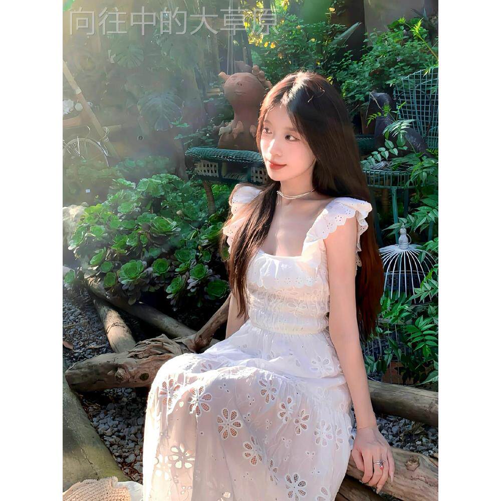 新品新疆草原川西旅游穿搭白色露背连衣裙女夏季西北海边旅行度假