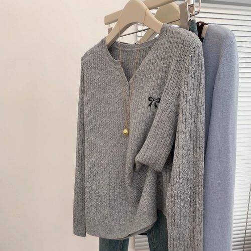 蝴蝶结刺绣V领长袖麻花针织上衣