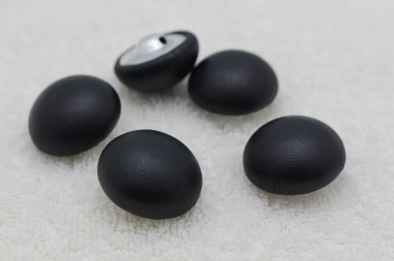 百搭黑色皮纽扣蘑菇扣皮包皮大衣