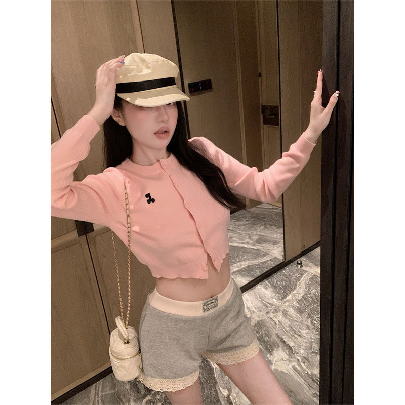 泡菜家 赵露思同款甜妹粉色针织开衫灰色花边针织短裤套装两件套