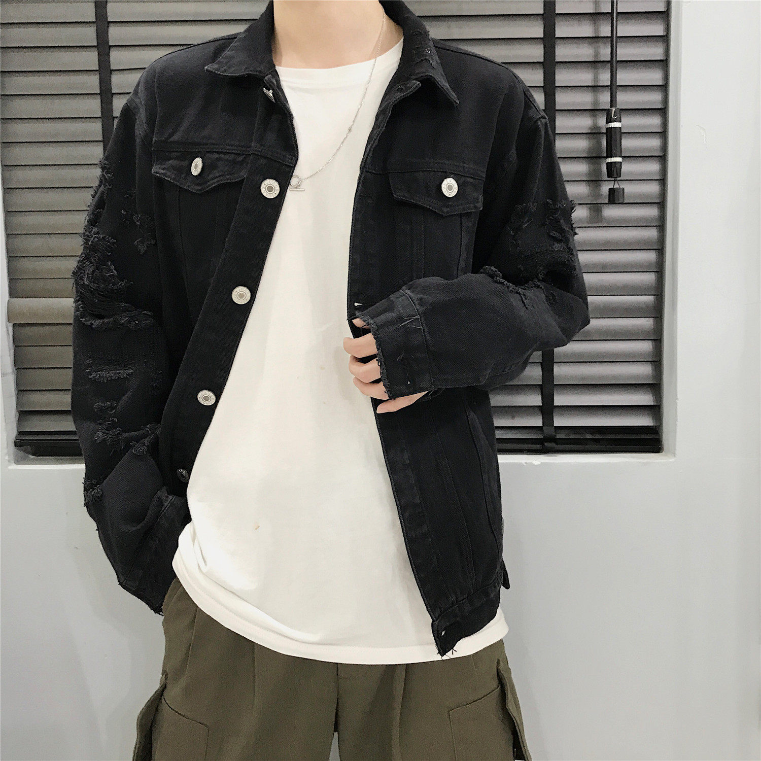 950/P65春装备货充足男士牛仔夹克破洞刺绣夹克情侣大码外套男图片