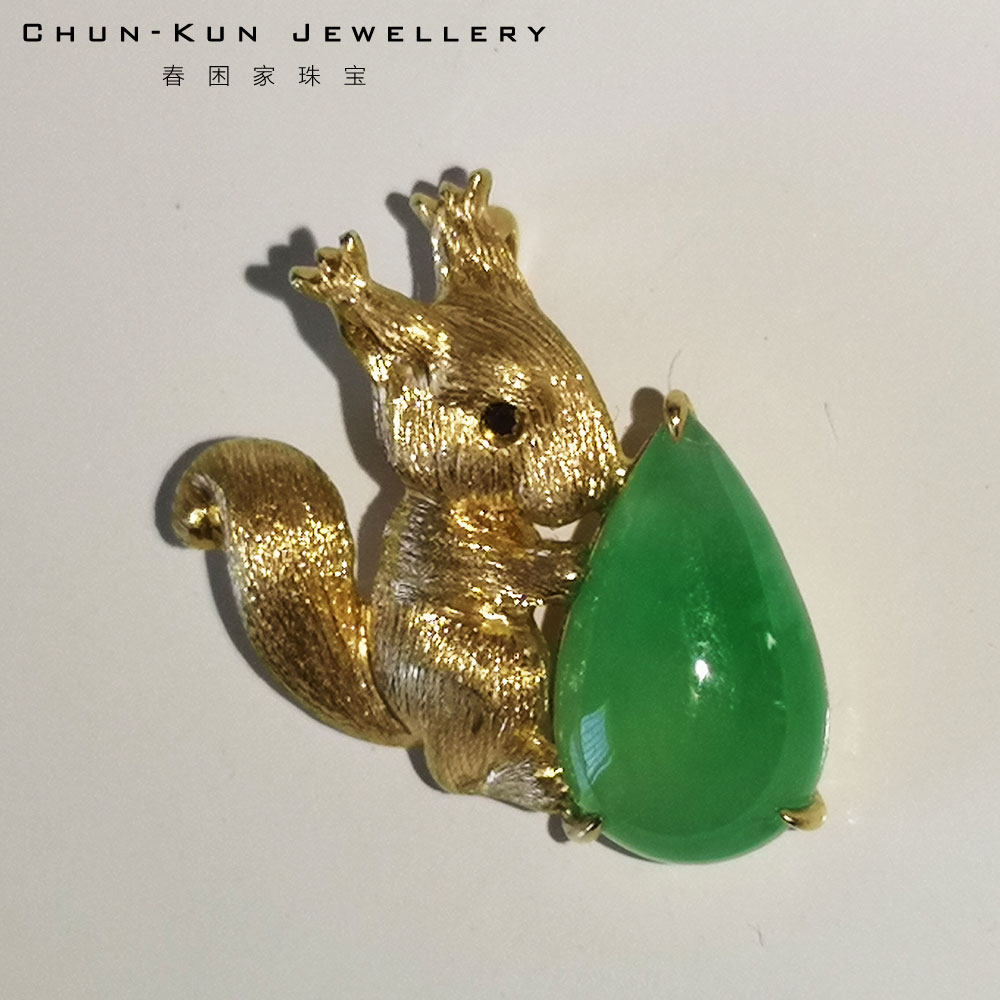 春困家珠宝18k黄金镶嵌阳绿色天然A货翡翠立体松鼠抱南瓜子仁吊坠