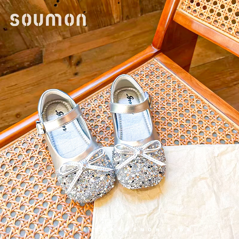 女童鞋公主鞋2026春秋新款银色小皮鞋洋气亮片女孩礼服鞋闪亮单鞋