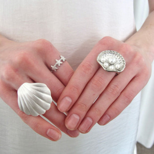原创春夏海边贝壳戒指复古百搭拉丝质感小众设计弹力可调节戒指