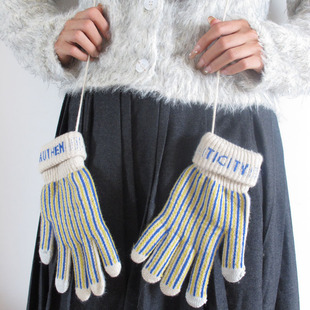 韩国ins冬季 保暖手套女可爱可挂脖分指手套 针织条纹可爱字母款