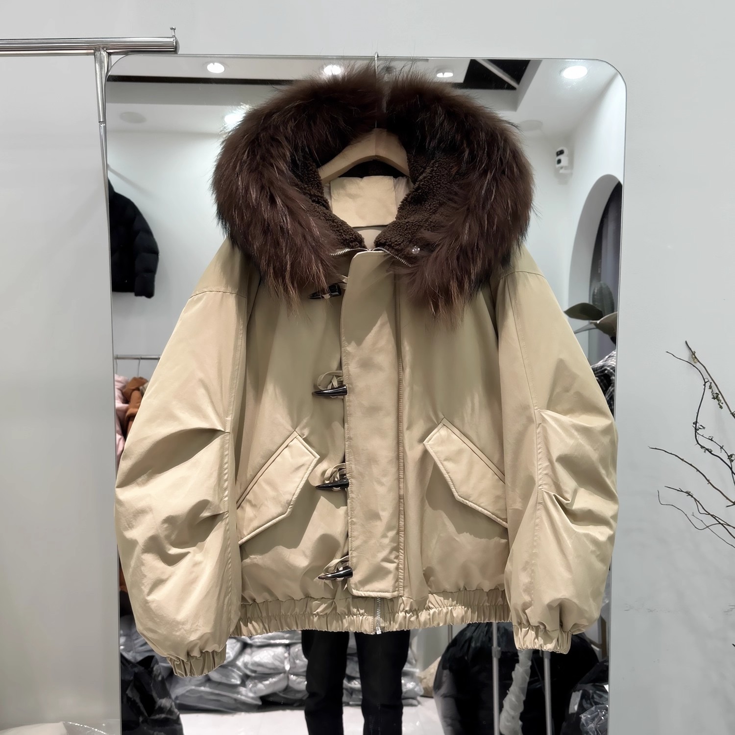 日本OFFCAT牛角扣羽绒服女短2025新款貉子毛领白鸭绒派克冬季外套