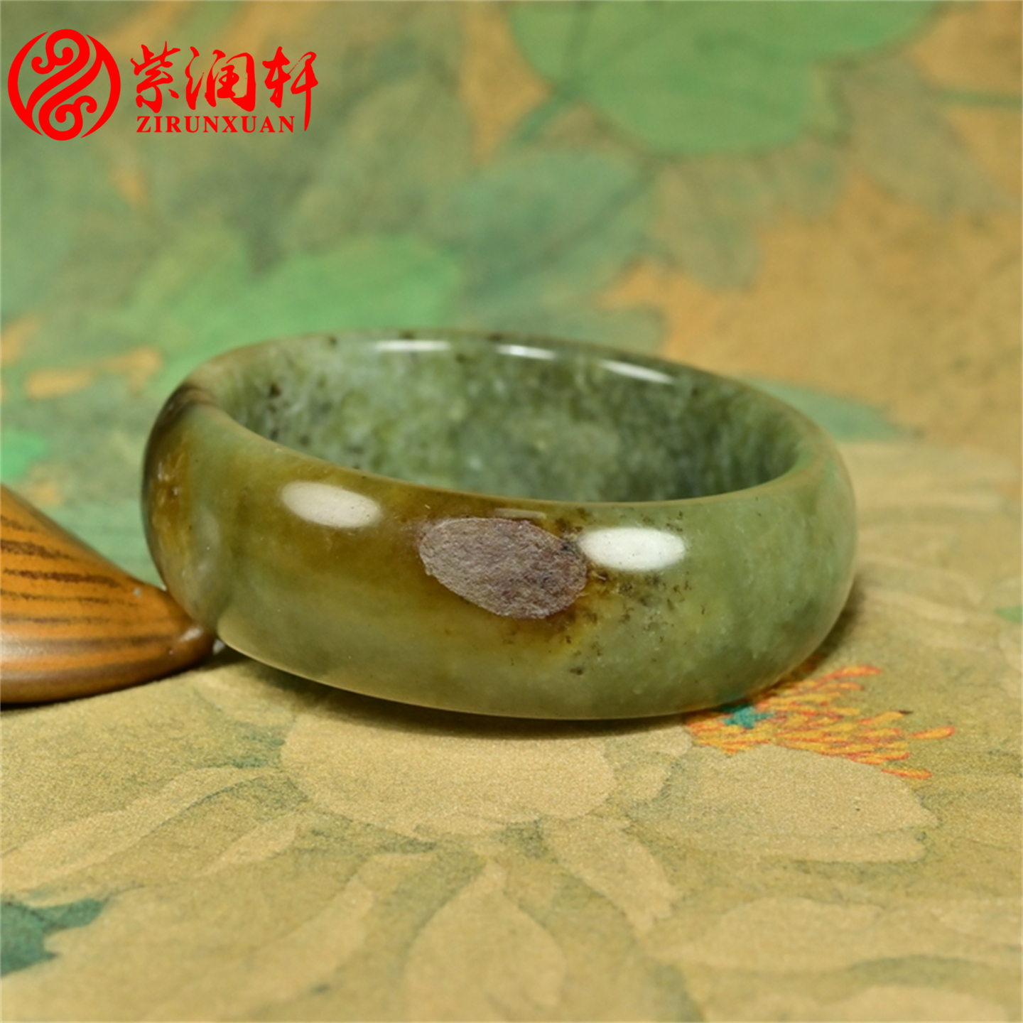 和田玉聚黄沁皮籽料手镯青翠色