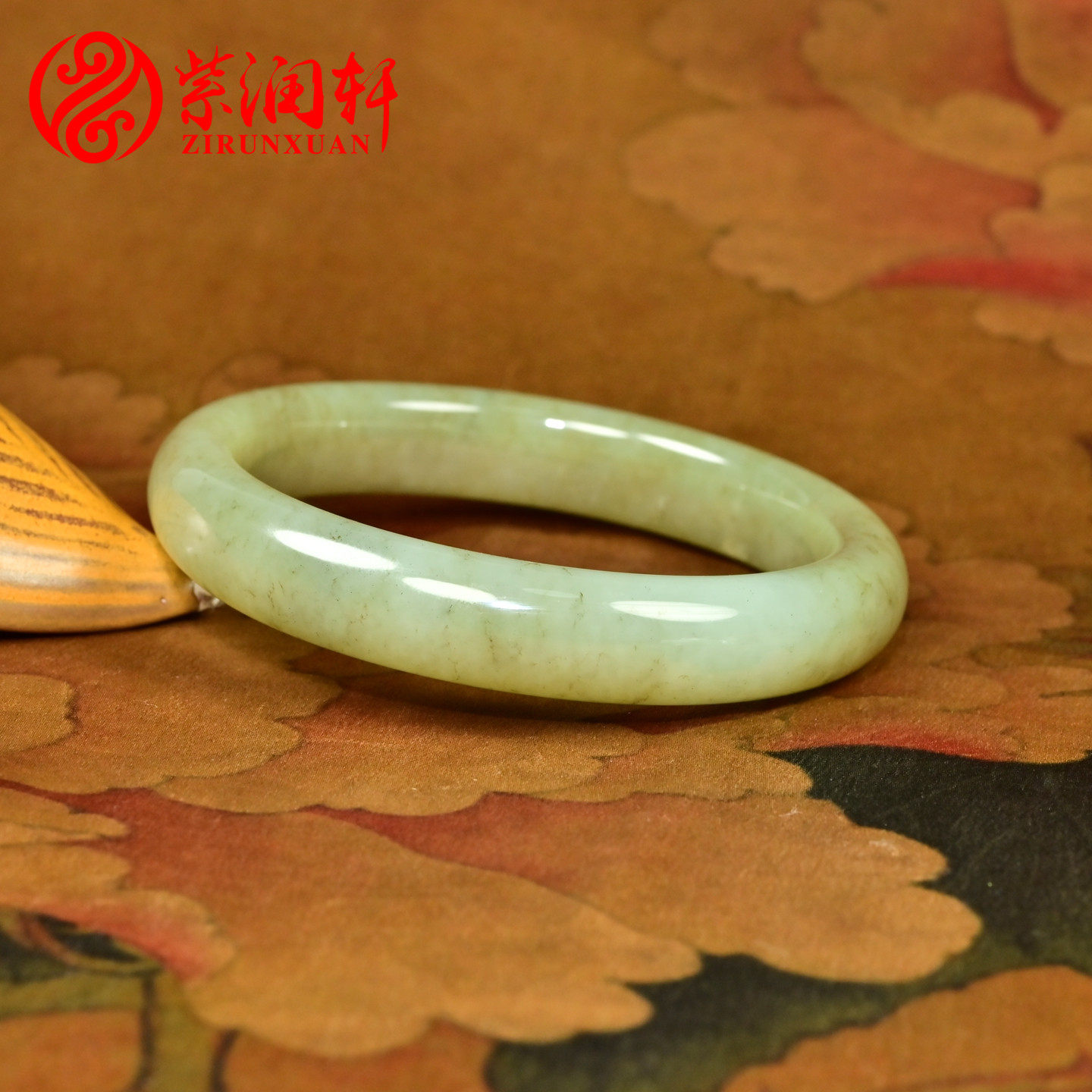紫润轩新疆和田玉籽料手镯青白底糖沁水草花俏色64MM哑光传家级