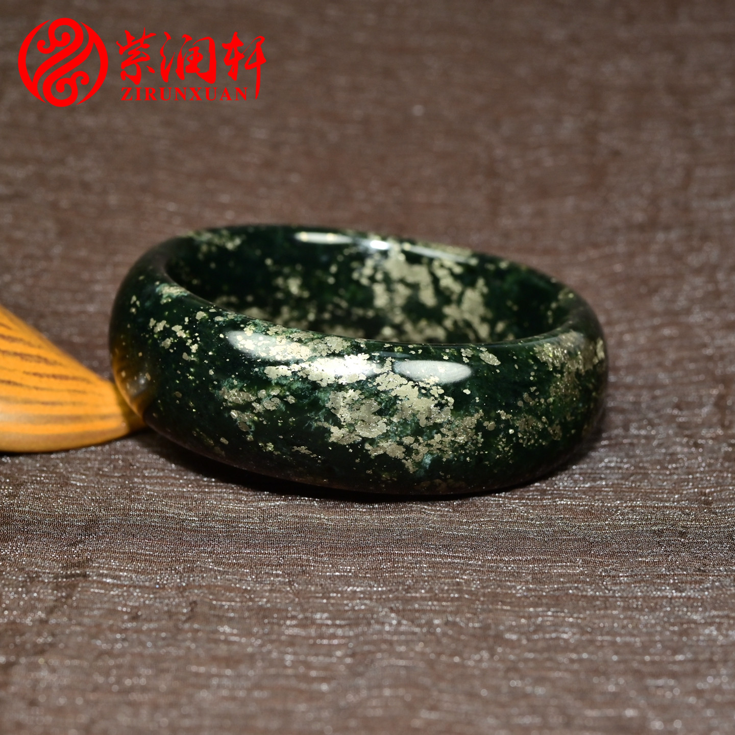 和田玉黑青籽料手镯洒金星轮胎