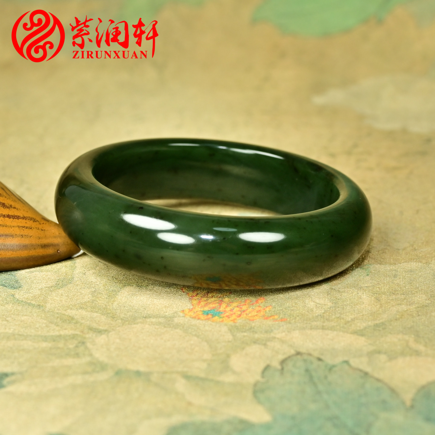 和田玉碧玉籽料手镯正装条菠菜绿