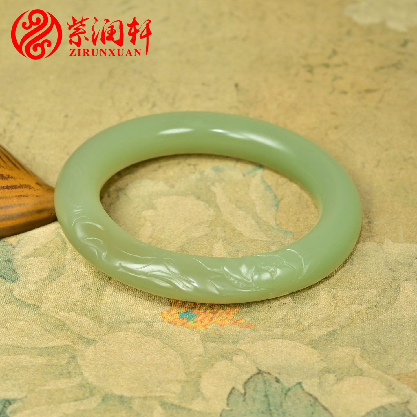 和田玉暖青白手镯泛荧光糖调