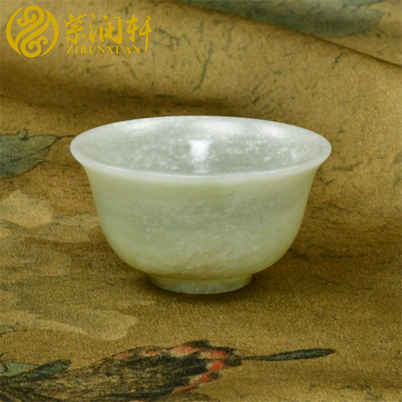 已结缘新疆和田玉工夫茶杯且末料青白底雪花玉老熟油润杯子