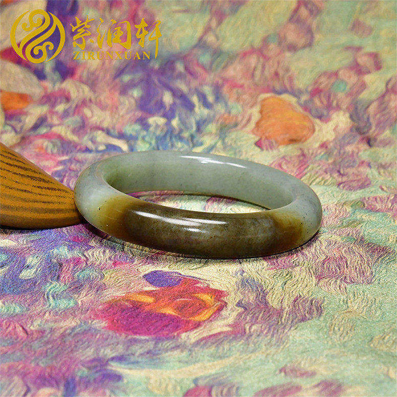 紫润轩新疆和田玉糖青白闪青花玉手镯55MM且末料俏色高油天然镯