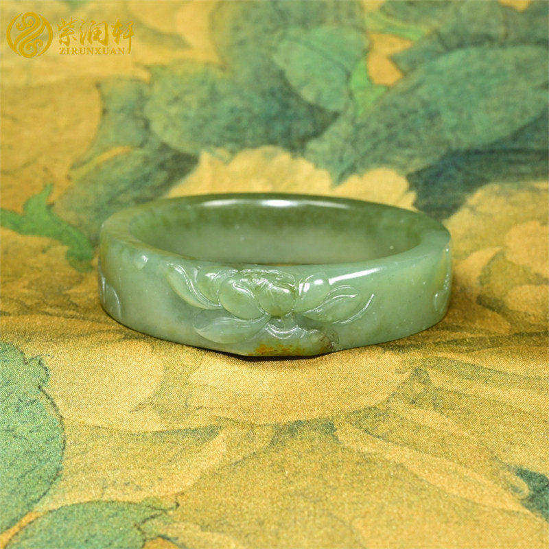 紫润轩新疆和田玉籽料沙枣青手镯苏工莲花荷花洒金皮镯子59MM珍品