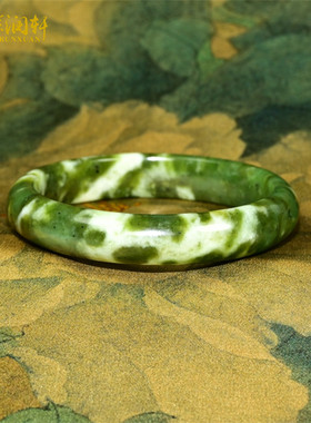 和田玉碧玉手镯白加绿菠菜绿