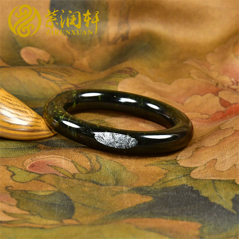 紫润轩新疆和田玉黑青圆条籽料手镯56 5MM留原皮玉镯飘沁花仙女款