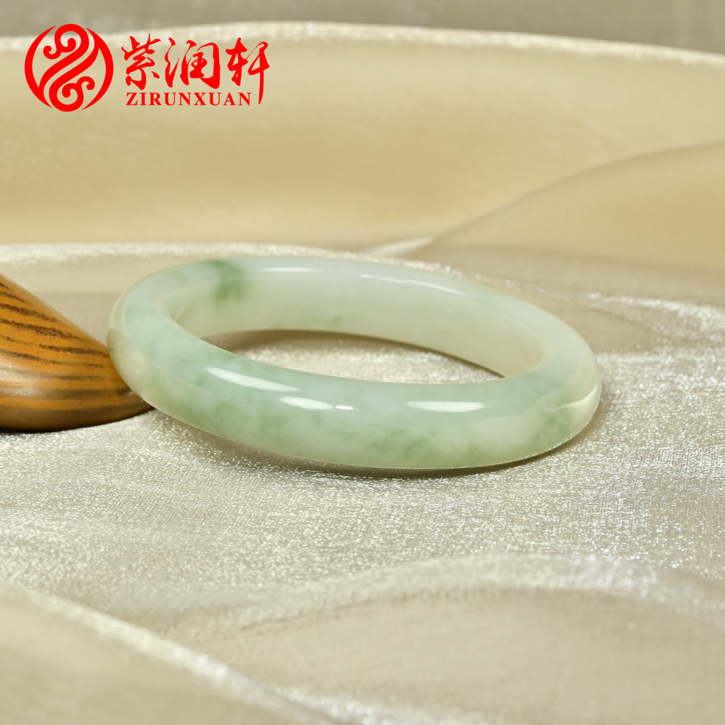 和田玉白玉翠青手镯且末料飘翠玉