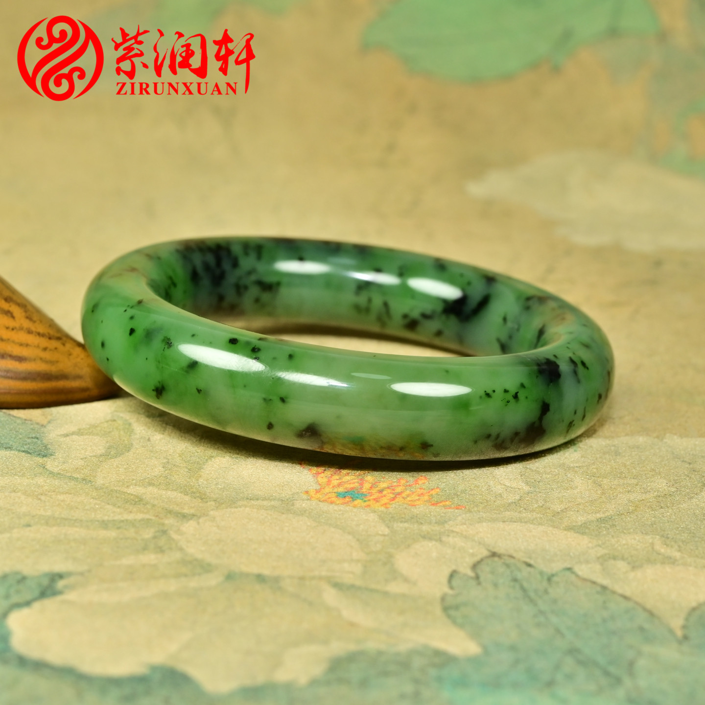 和田玉碧玉手镯玛纳斯籽料菠菜绿