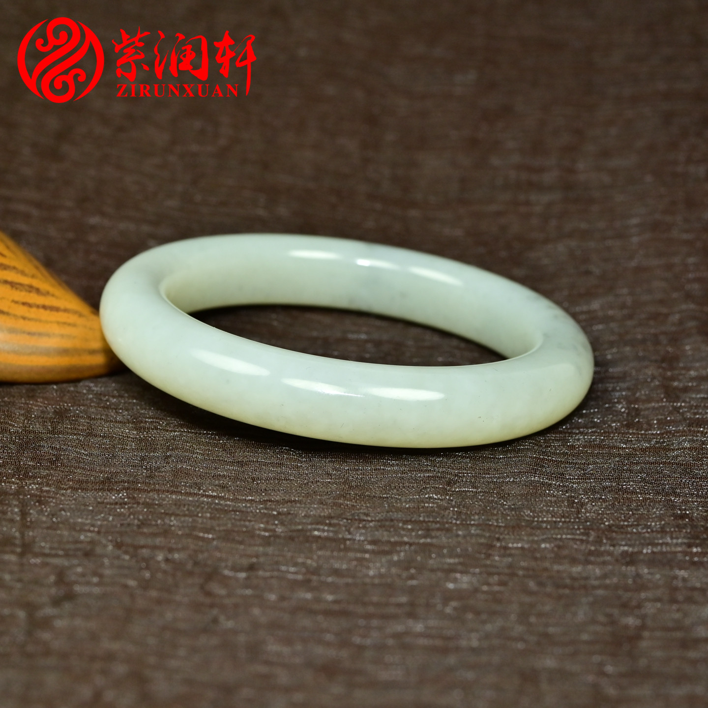 和田玉白玉手镯且末料飘青花水墨