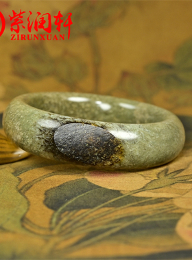 紫润轩新疆和田玉青玉糖沁籽料粉沁手镯59MM聚黑皮虎皮肥厚款收藏