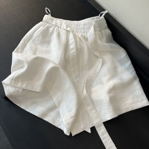 白色A字宽松大码阔腿短裤女夏亮冰丝仿棉麻感松紧高腰显瘦热裤薄