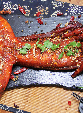 四川特产麻辣手撕兔新鲜烤兔现做整只烤全兔五香冷吃兔肉美味年货