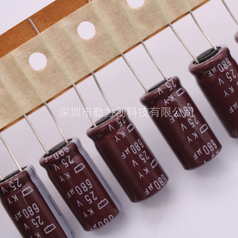 680UF 25V 10X20MM 日本化工 黑金刚 进口铝电解电容 高频低阻