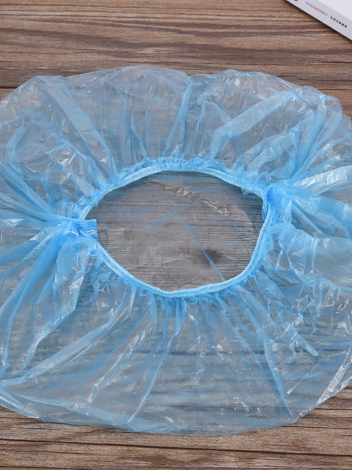 100 PIECES OF THICKENED WATERPROOF ADULT DISPOSABLE SHOWER CAPS HOTEL BATHS WOMENS SHAMPOOS PLASTIC BAKED OIL HATS