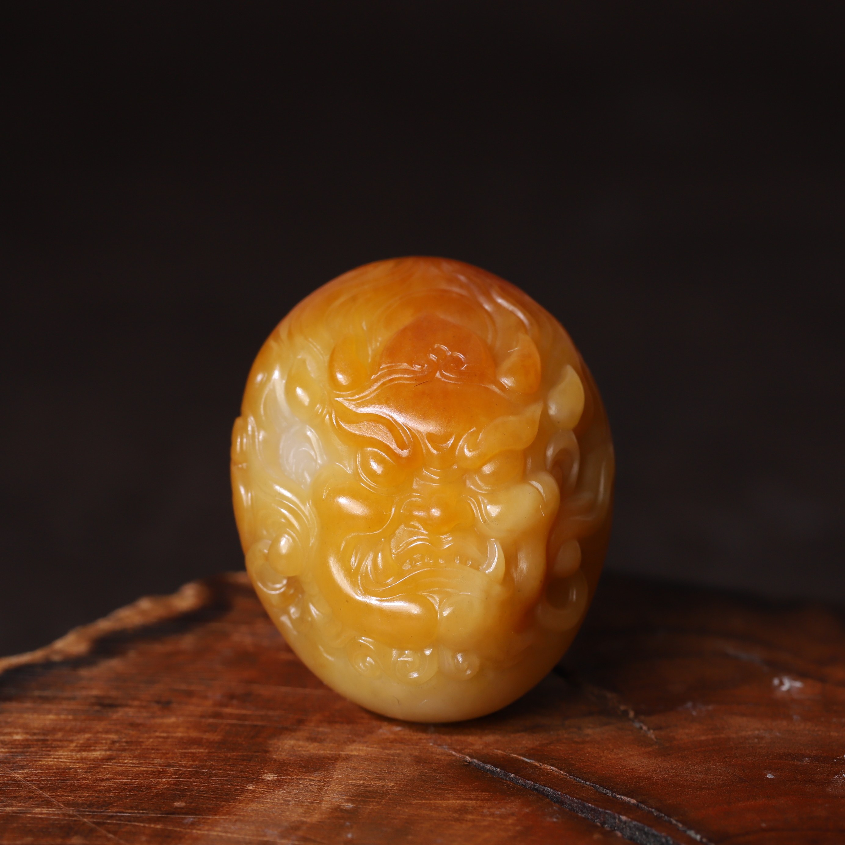 在售14克不动明王菩萨新疆和田玉黄沁籽料天然原皮玉坠玉石苏州工