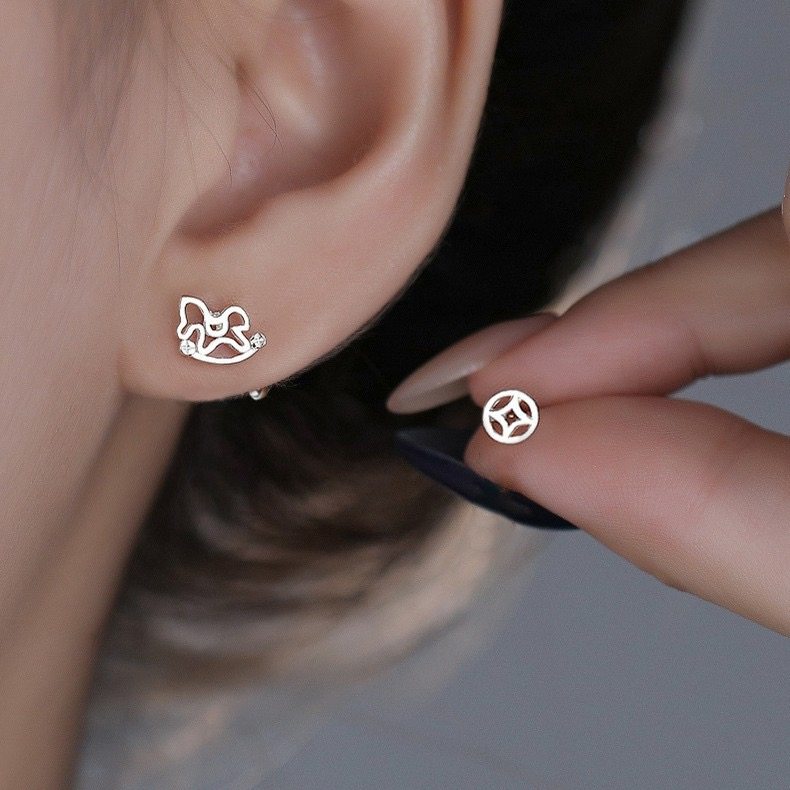 S999纯银耳钉小马金钱女款设计轻奢气质百搭耳环耳饰耳扣耳圈耳坠,饰品/流行首饰/时尚饰品新,银饰耳饰,淘宝优惠券,粉丝福利购,淘宝优惠卷