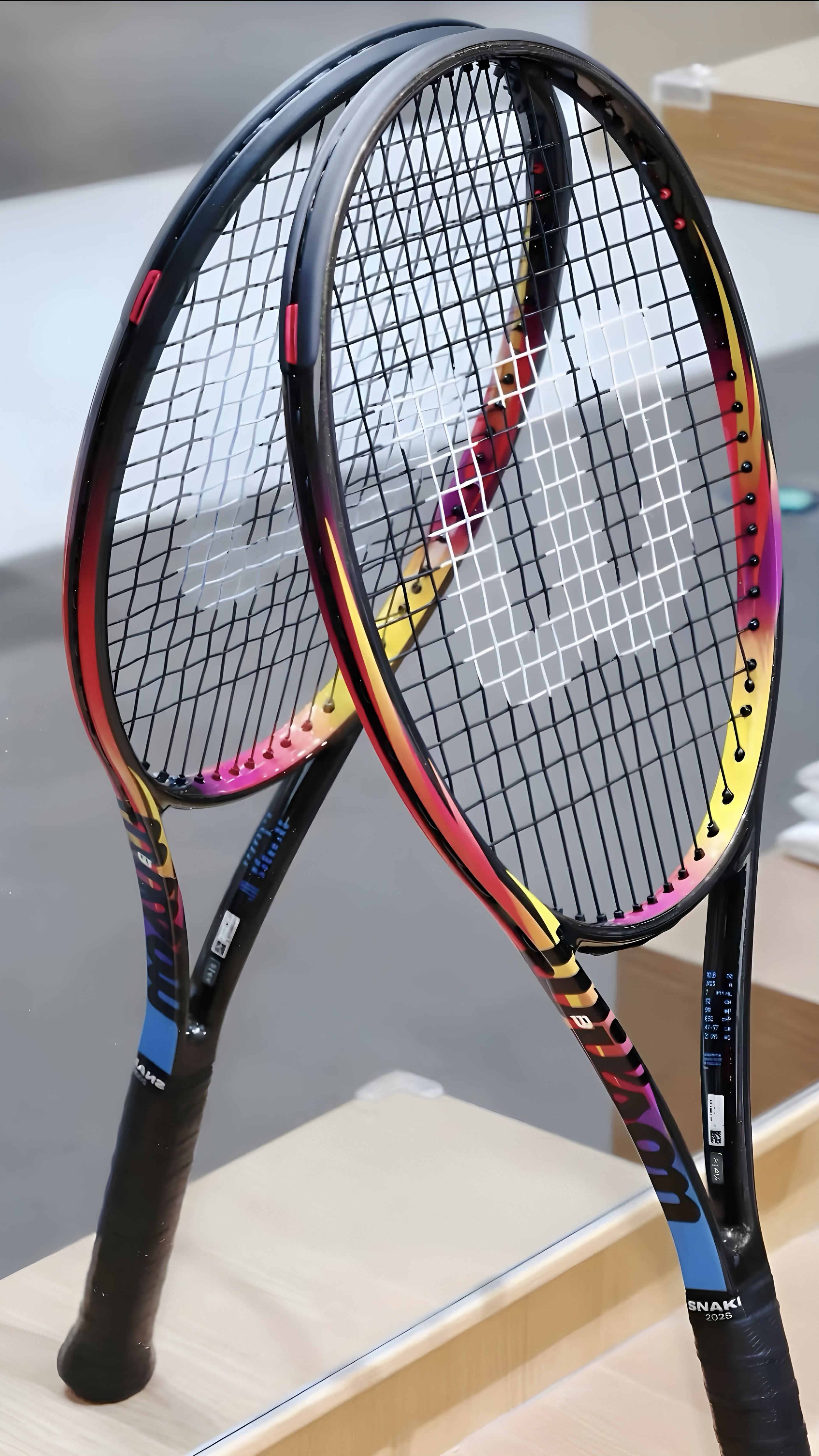 Wilson威尔胜BLADE V9萨巴伦卡专用全碳素威尔逊限量款专业网球拍