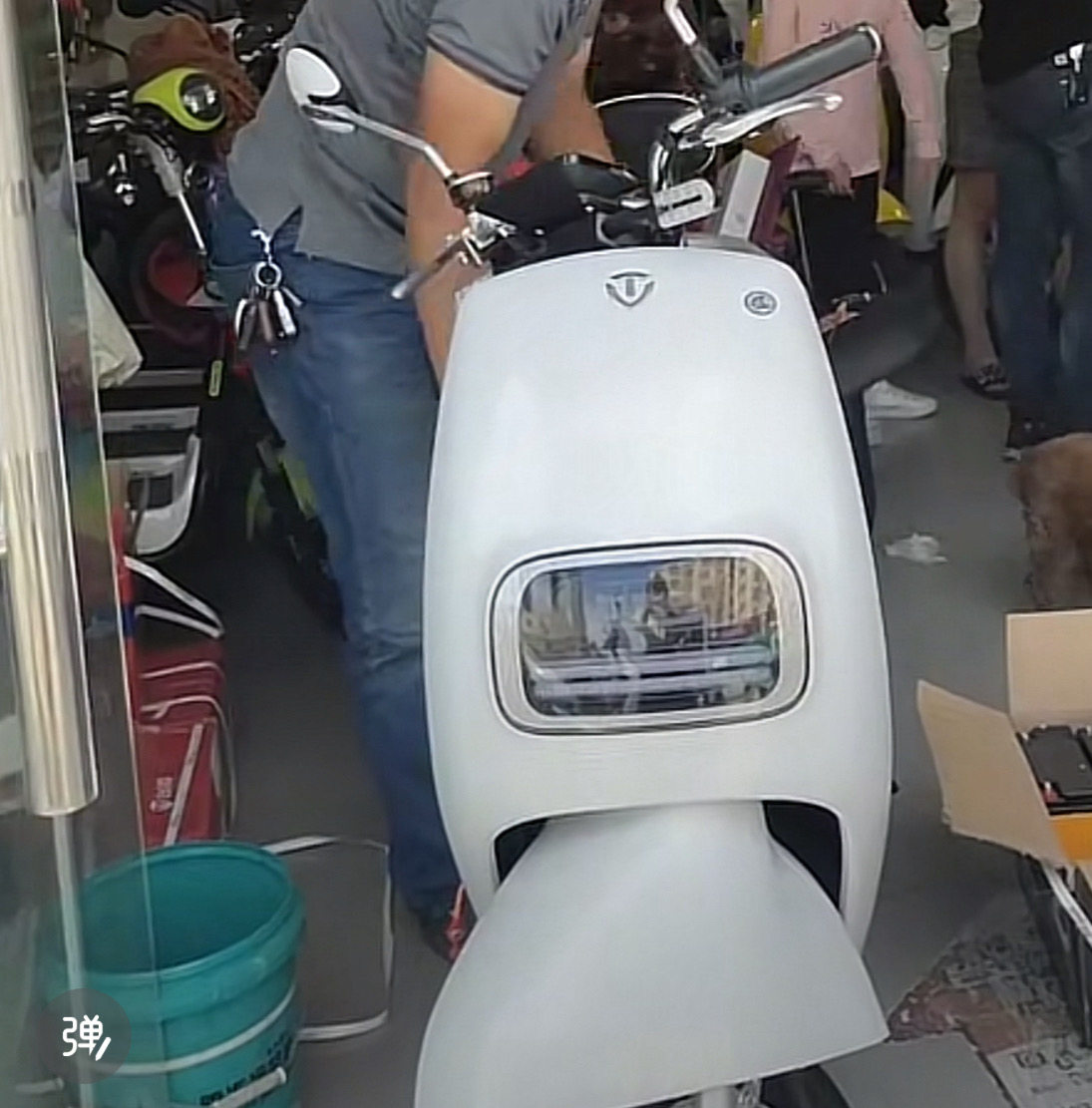 台铃优越电动车外壳华日塑料配件前围工具箱脚踏板边条侧版尾灯