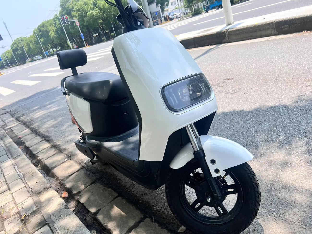 格林豪顺N1电动车塑料件外壳全套M8大灯前围泥板颜色前围配件