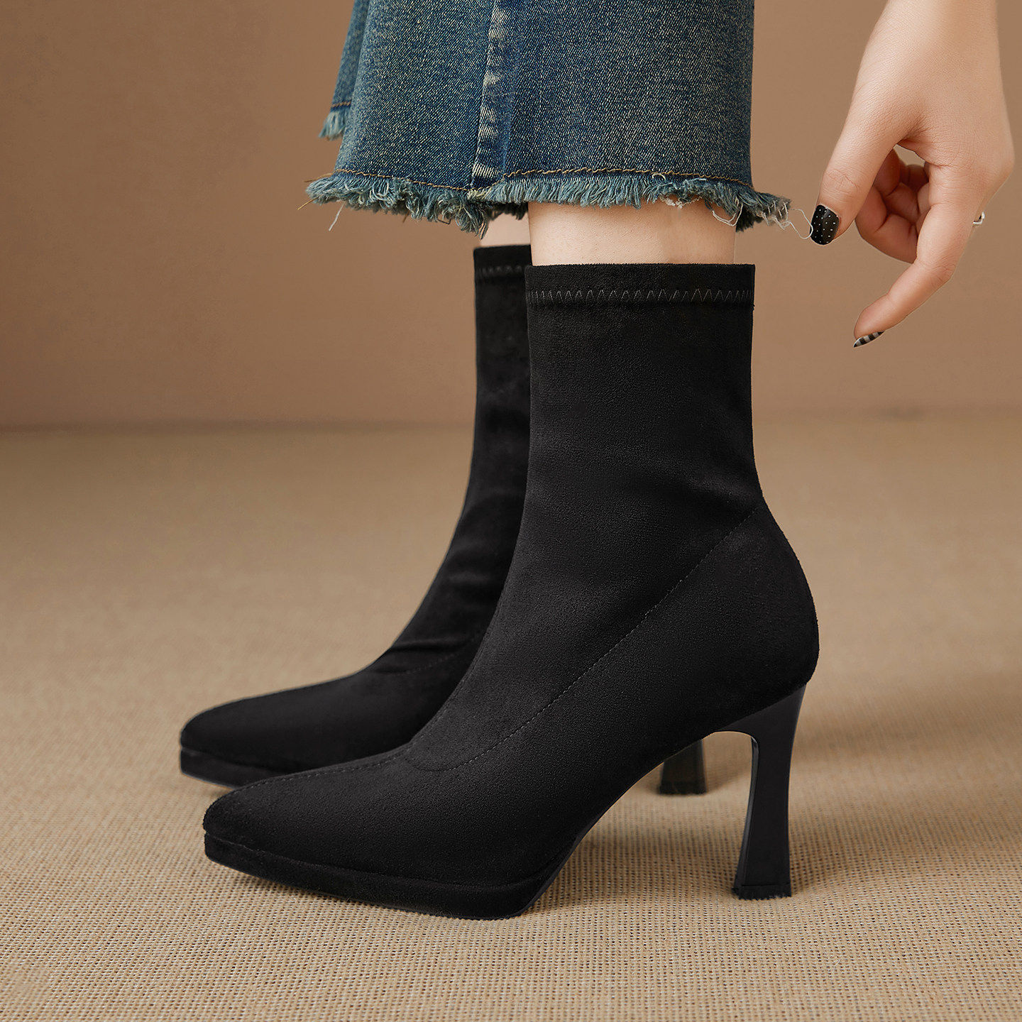 真皮高跟瘦瘦靴女2025秋冬季新款黑色弹力瘦瘦靴气质显瘦尖头短靴