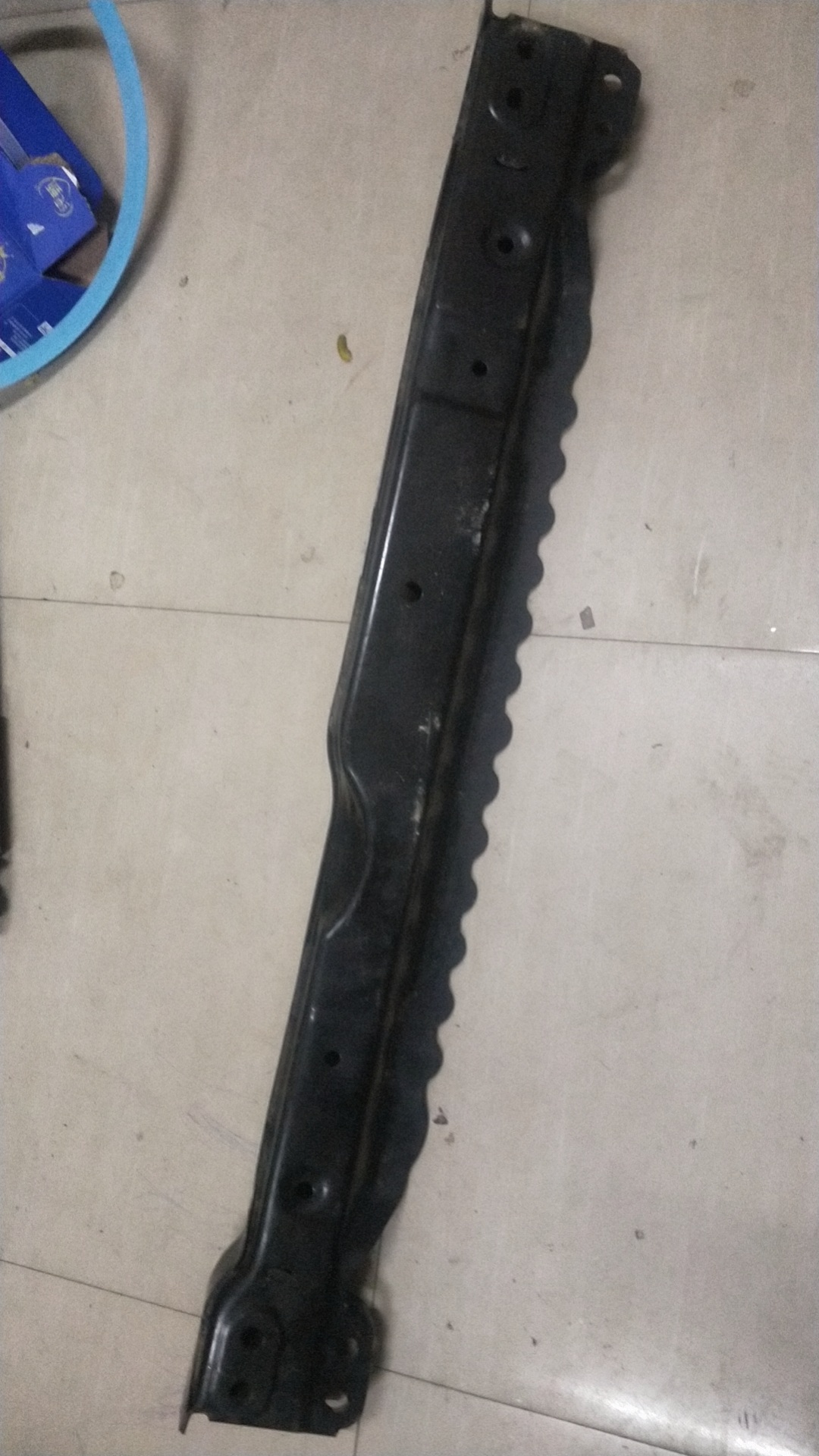 陆风X5汽车配件前下横梁总成