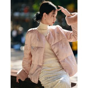 90白鹅绒国风刺绣羽绒服女25冬短款 新中式 鹅绒服保暖 粉蝶 妖猪