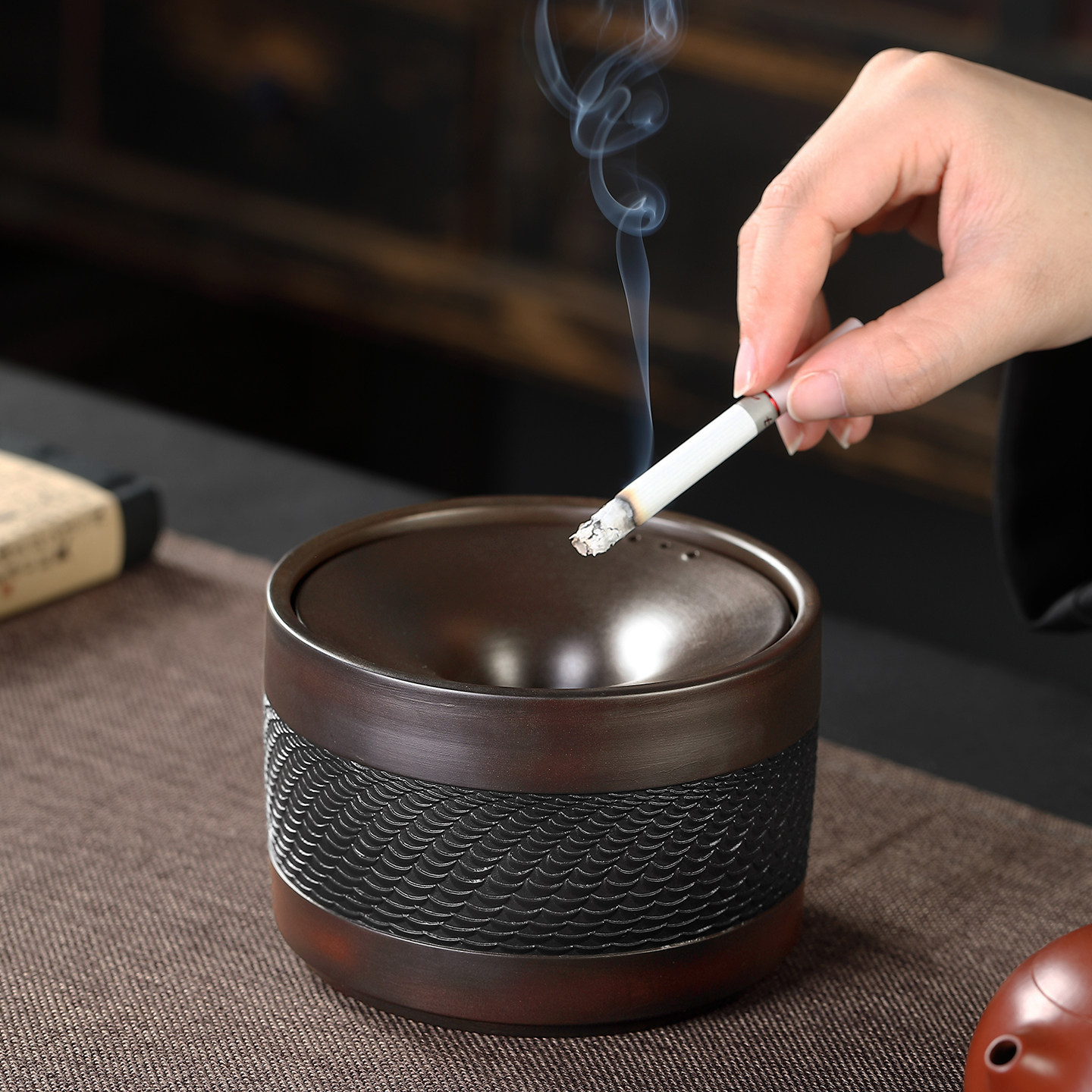 紫陶跳刀烟灰缸中式复古茶渣缸带盖防飞灰烟蛊茶台创意摆件装饰品