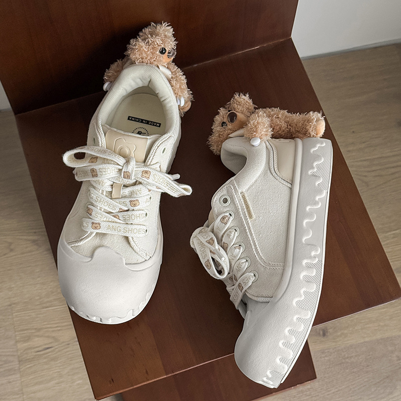 立体小熊小白鞋可爱复古低帮溶解