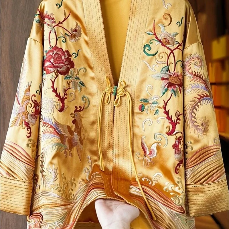 适用高级感国风新中式刺绣外u套2025年秋冬季新款大码女装盘扣开