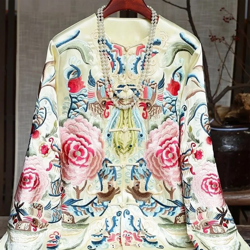 适用2025秋冬季新款复古高端z新中式唐装汉服大码女装重工刺绣醋