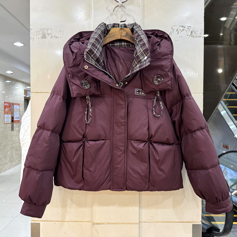 鑫红姿韵68 拼格子立领连帽休闲减龄加厚短装羽绒服欧洲站冬装女