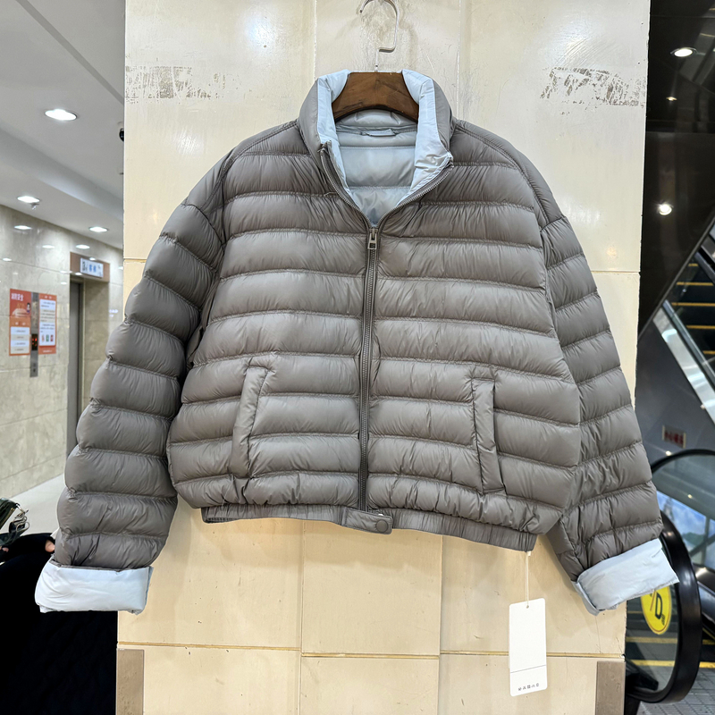 33-882518 欧洲站冬装2025新款撞色立领休闲排骨泡芙短装羽绒服女