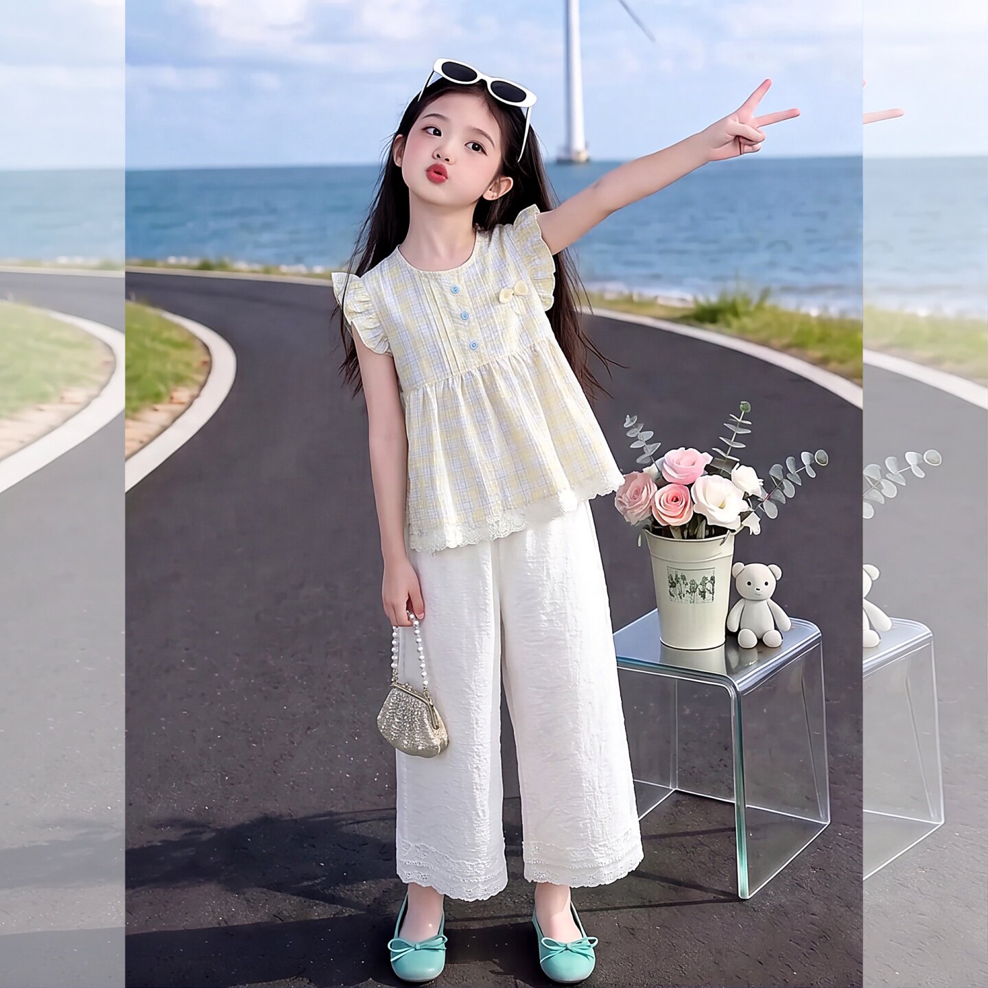 女童夏季小清新格纹飞袖娃娃衫上