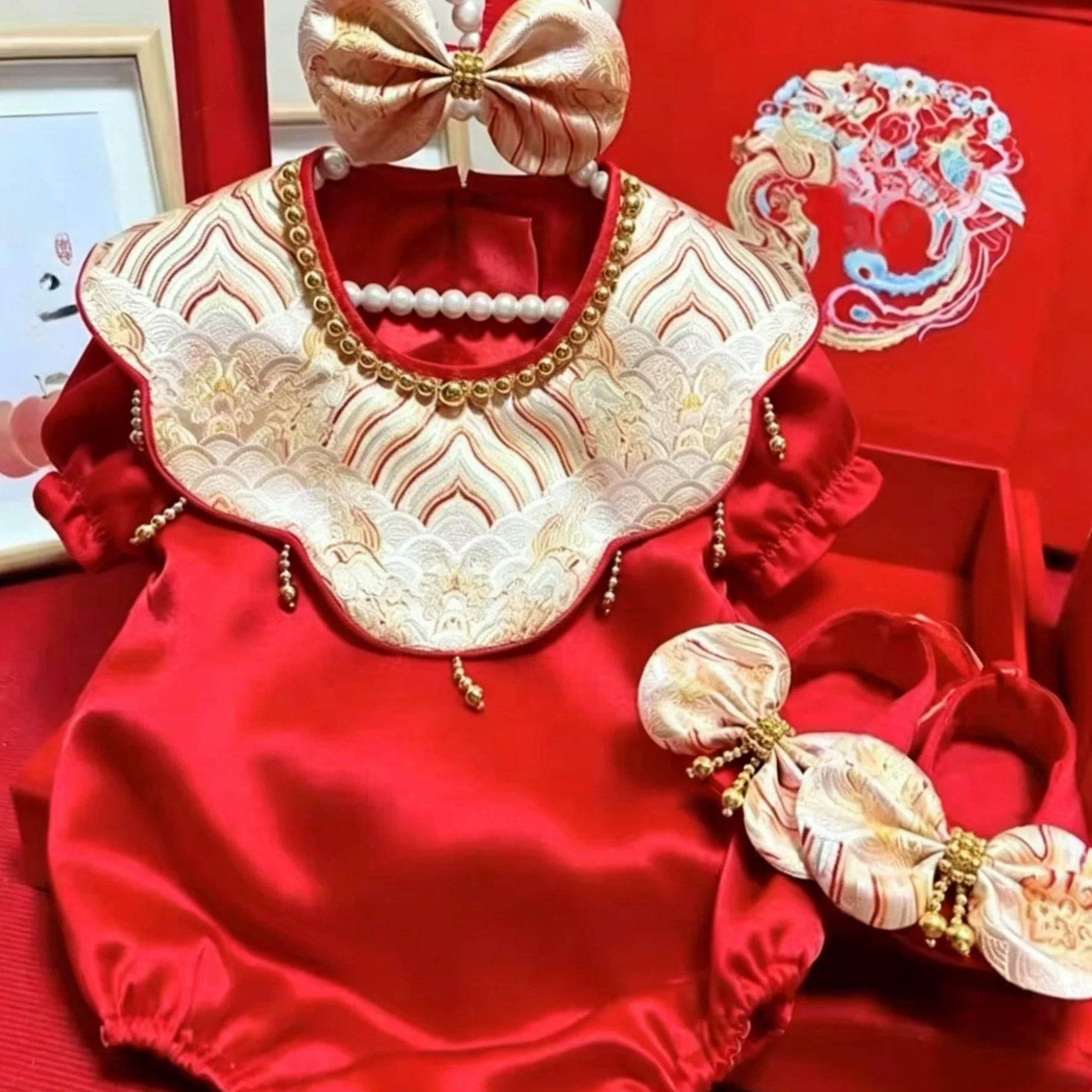 中式女宝宝红色提花云肩礼服哈衣